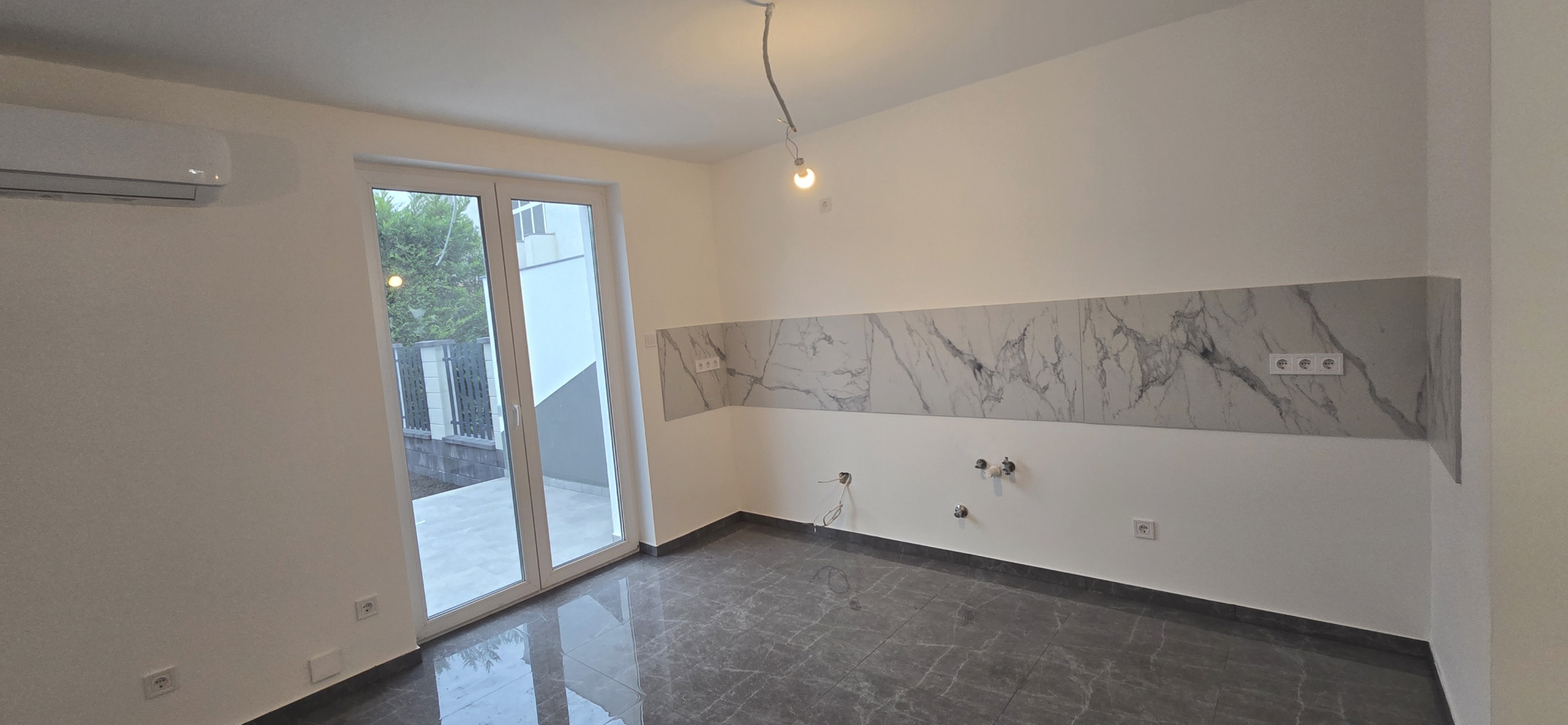 Kertkapcsolatos Lakás - Új építésű Dupla komfortos Sorházban ( 2 fürdőszoba + 4 szoba + nappali)