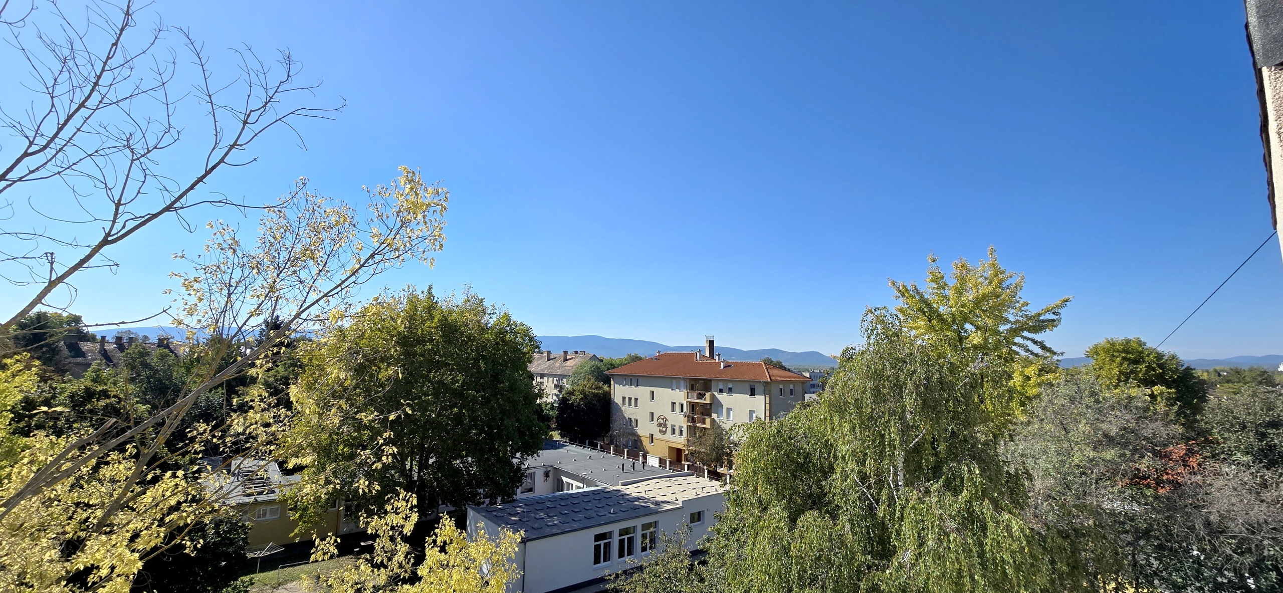 Élvezze a csendet, a rengeteg fényt, a jó levegőt és a mesés Panorámát.