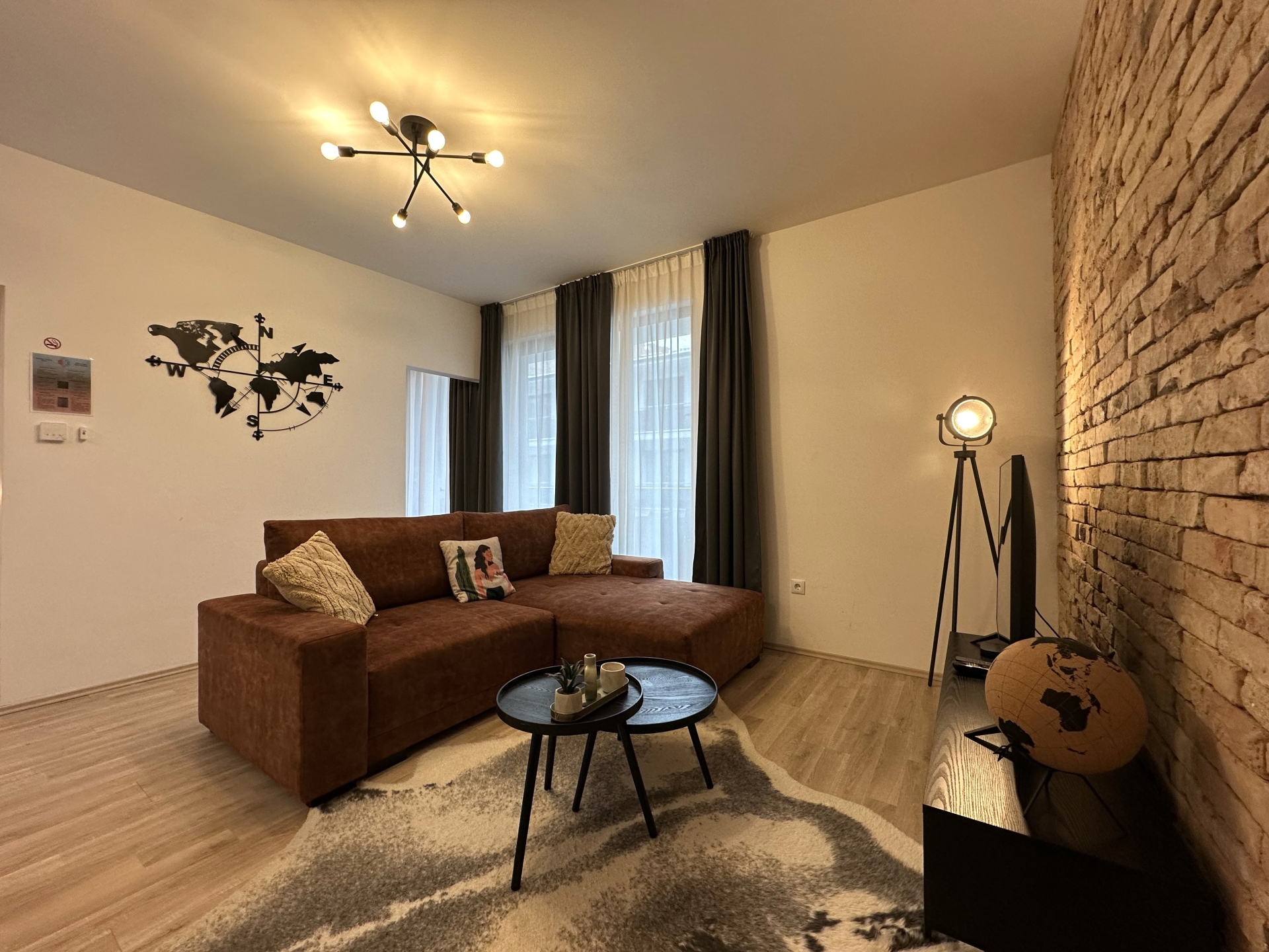 Belvárosi Kényelem Kompromisszumok Nélkül: Gépesített, bútorozott lakás kiadó