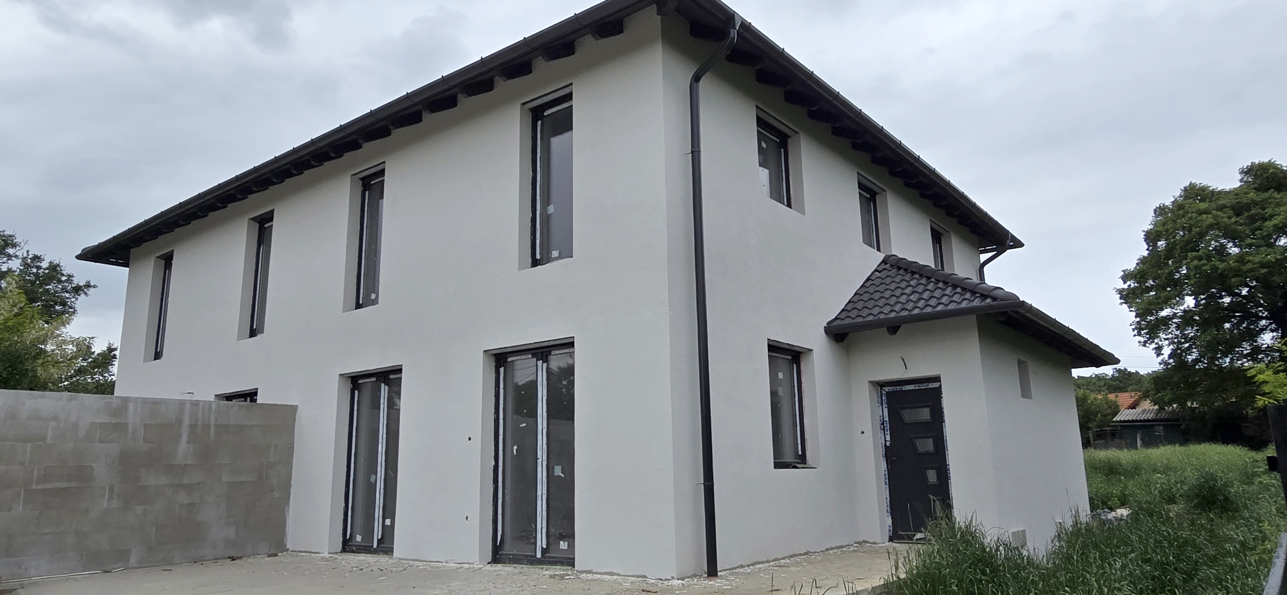 Álmai otthona lehet ez a nappali + 4 hálószobás, dupla garázsos, hatalmas teraszos, 3 szintes új építésű Otthon!
